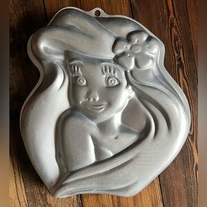 WILTON DISNEY • Ariel Little Mermaid aluminum cake pan mold 2105-4355 birthday